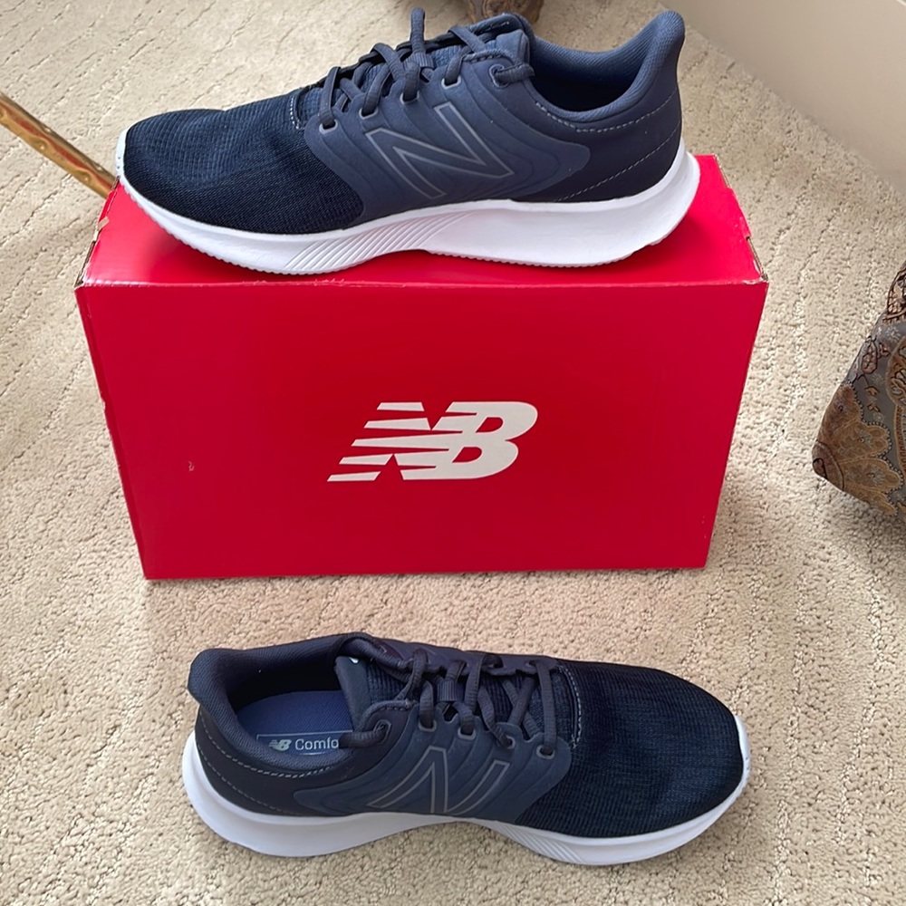 New Balance - New, never worn, Navy Size 8
